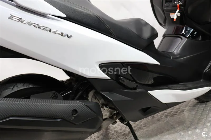 Suzuki Burgman 400 – Vista 15
