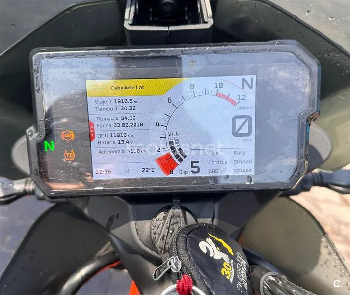 KTM 890 – Vista 4