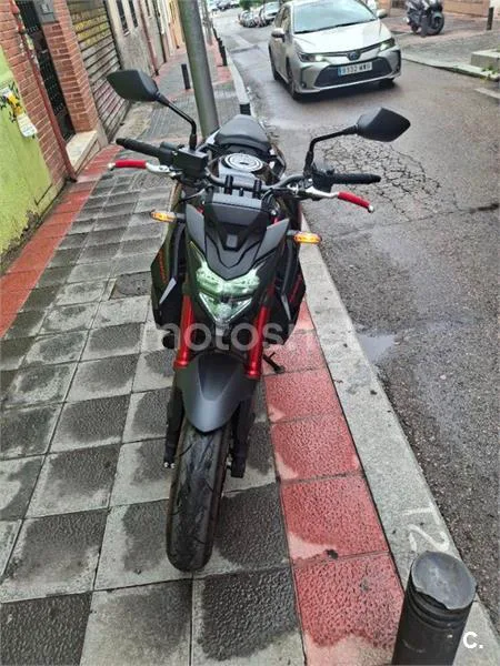 Honda CB 750 Hornet – Vista 3
