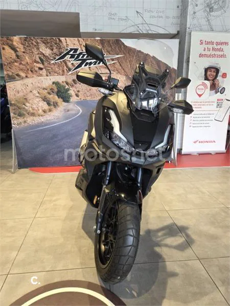 Honda ADV 350 – Vista 3
