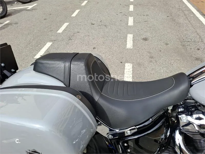 Harley-Davidson Low Rider ST – Vista 8