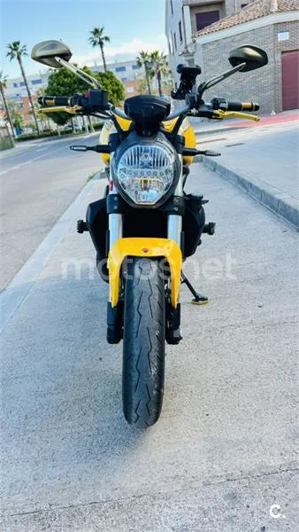Ducati Monster 821 – Vista 2
