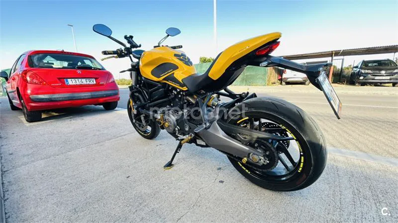 Ducati Monster 821 – Vista 4