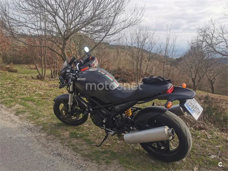 Ducati Monster 695 – Vista 3