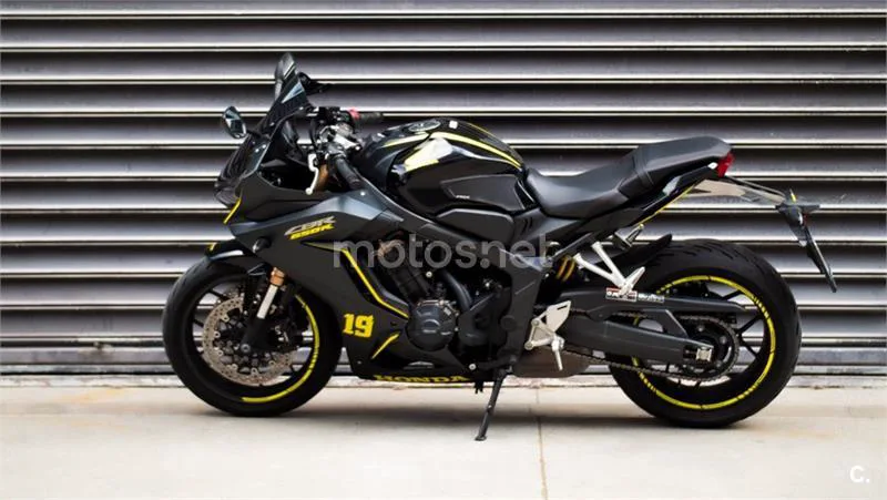 Honda CBR 650 R – Vista 13