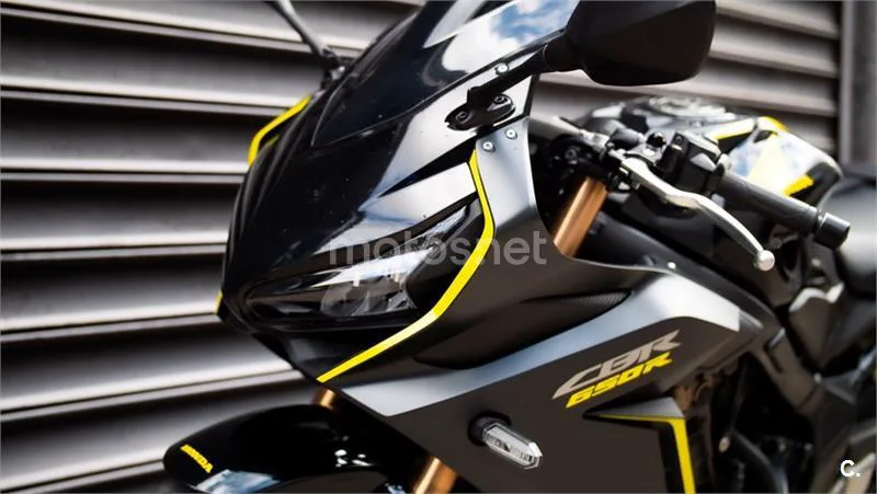 Honda CBR 650 R – Vista 15