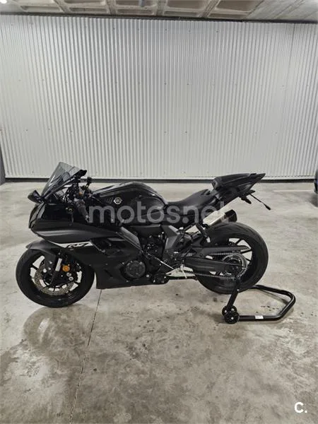 Yamaha R7 – Vista 2