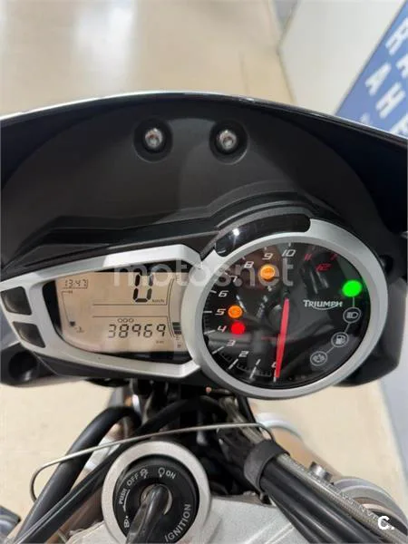 Triumph Speed Triple – Vista 10
