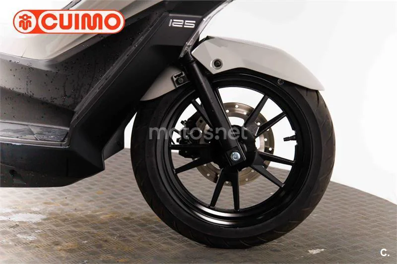 Kymco Sky Town 125 – Vista 13