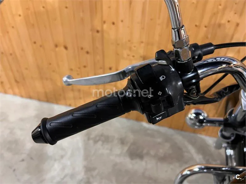 Suzuki Intruder 250 – Vista 15
