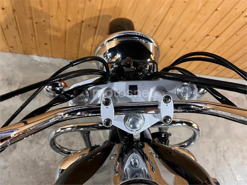 Suzuki Intruder 250 – Vista 18