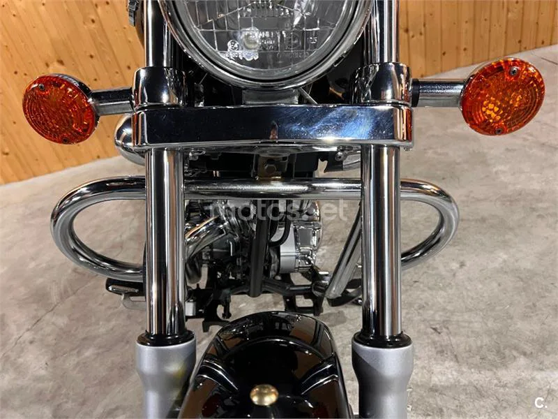 Suzuki Intruder 250 – Vista 22