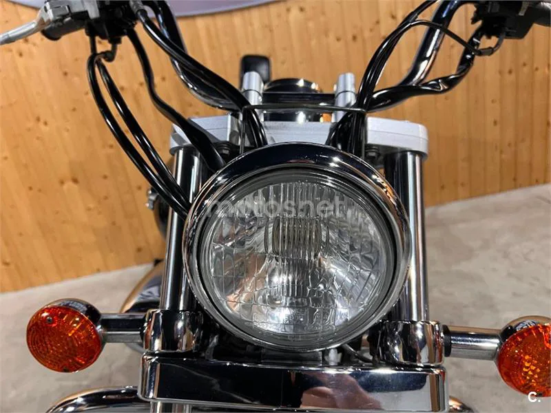 Suzuki Intruder 250 – Vista 23