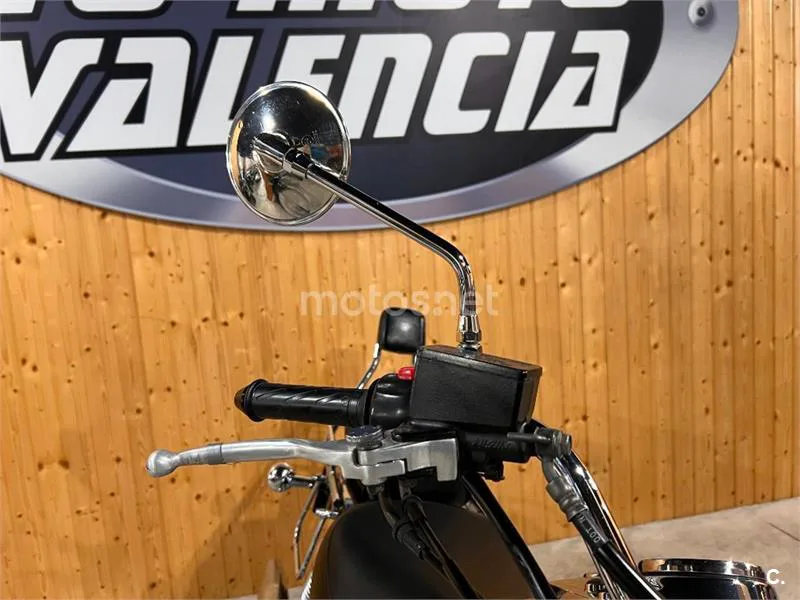 Suzuki Intruder 250 – Vista 25