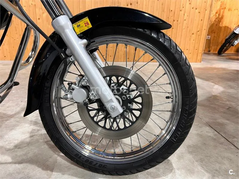 Suzuki Intruder 250 – Vista 32