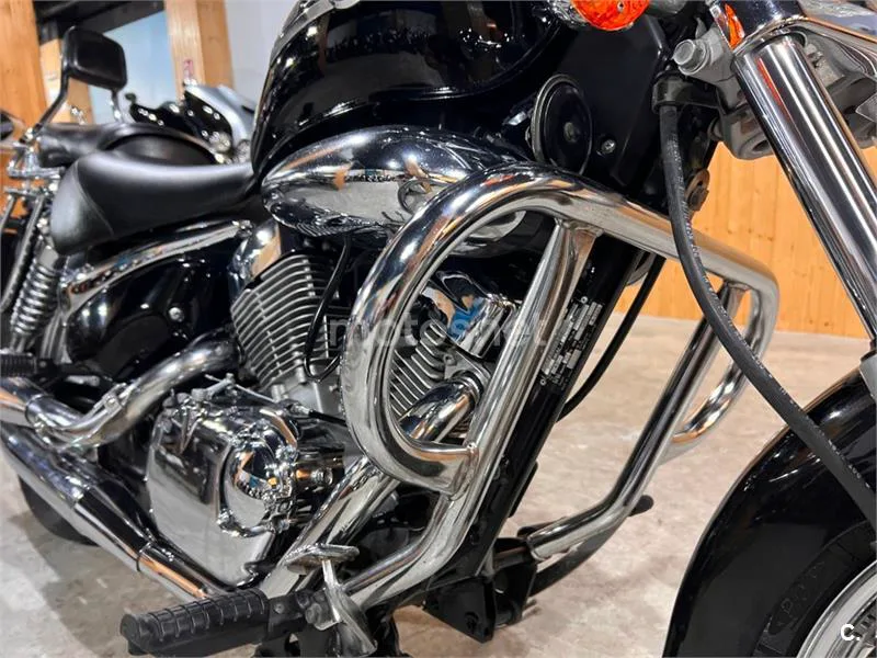 Suzuki Intruder 250 – Vista 35