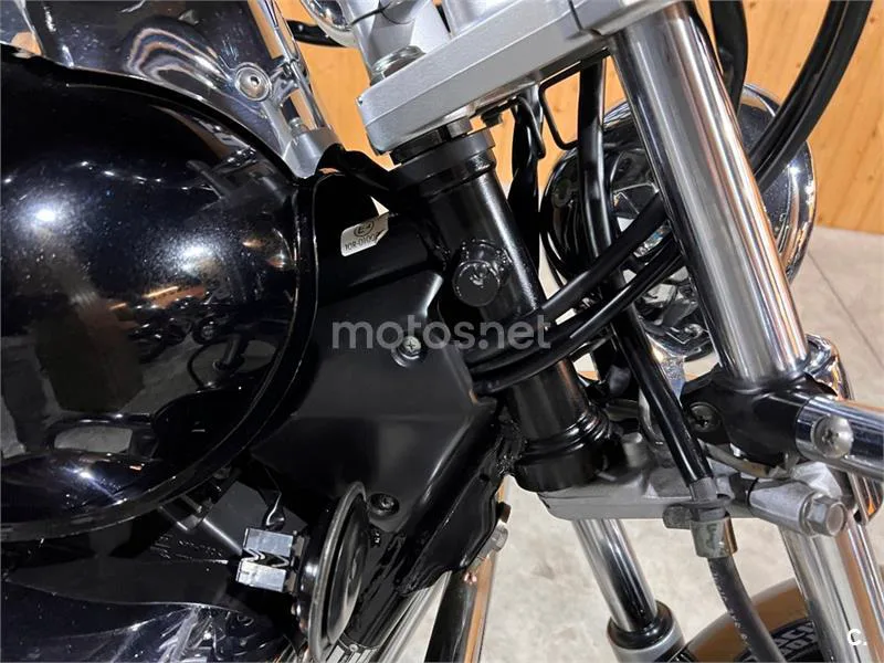 Suzuki Intruder 250 – Vista 37