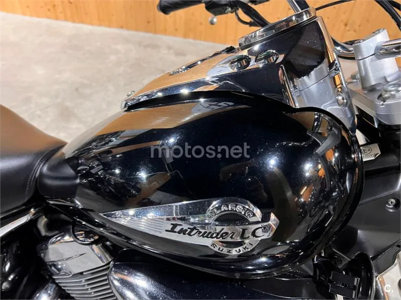 Suzuki Intruder 250 – Vista 38