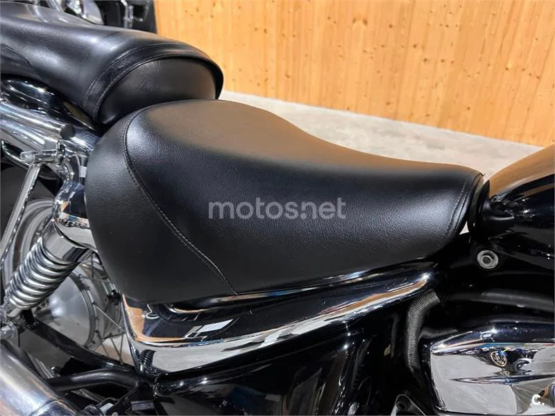 Suzuki Intruder 250 – Vista 45