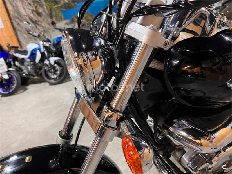 Suzuki Intruder 250 – Vista 70
