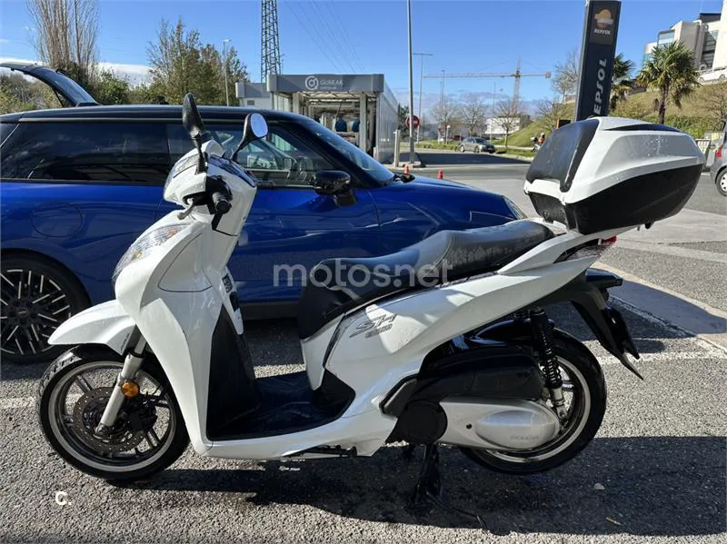 Honda SH 300i – Vista 3
