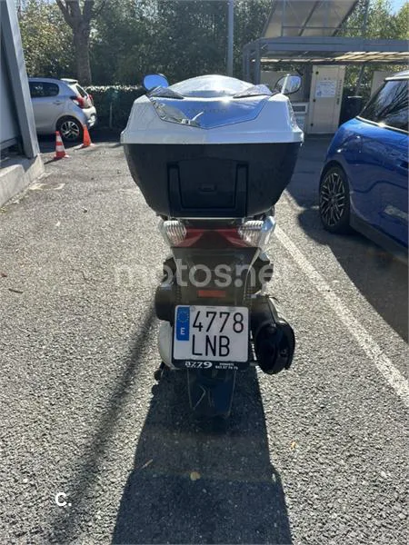 Honda SH 300i – Vista 4