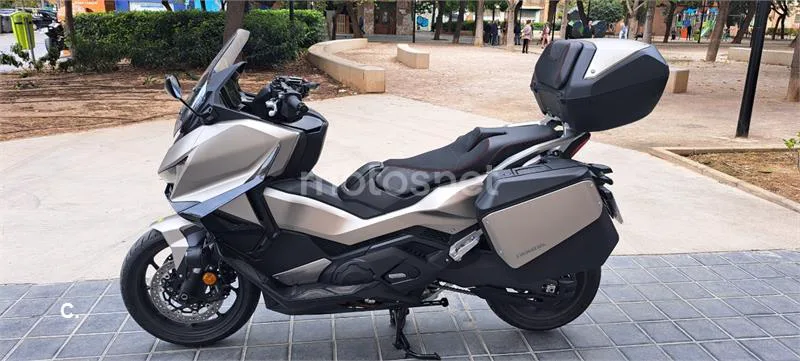 Honda Forza 750 – Vista 2
