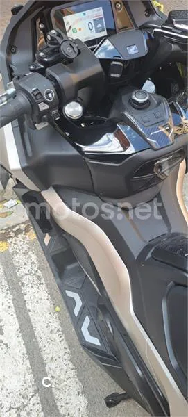 Honda Forza 750 – Vista 4