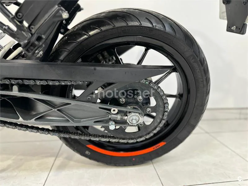 KTM 125 – Vista 13