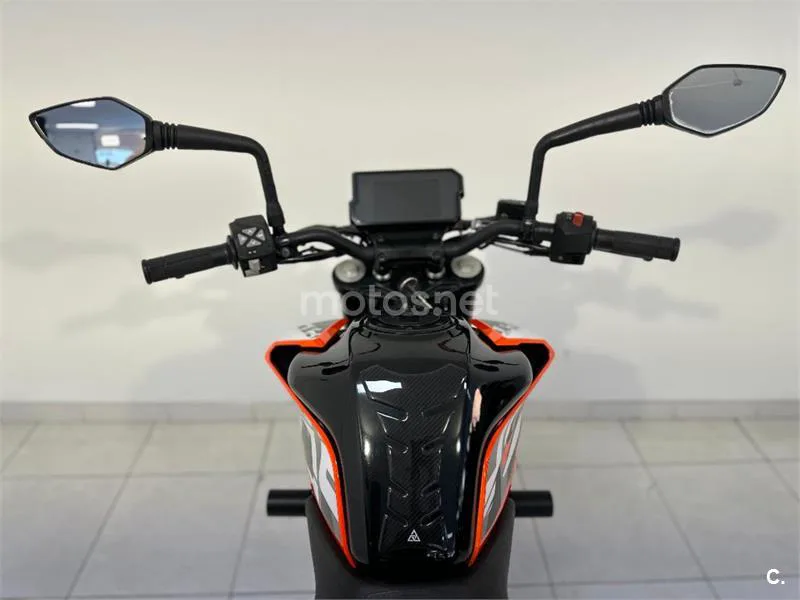 KTM 125 – Vista 22