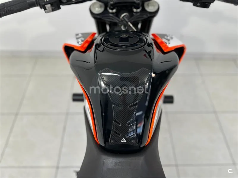 KTM 125 – Vista 23