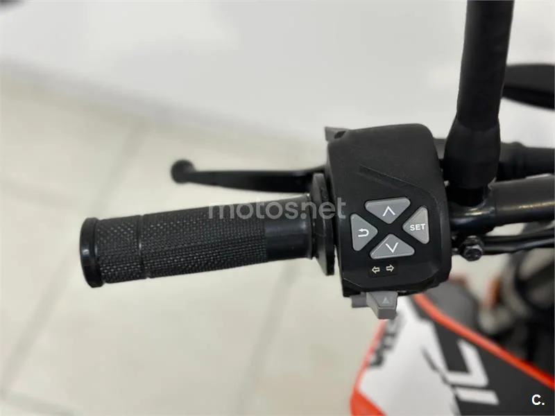 KTM 125 – Vista 25