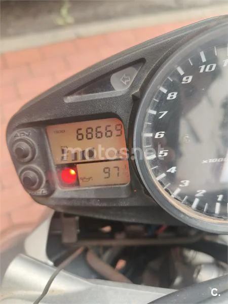 Suzuki GSR 600 – Vista 5