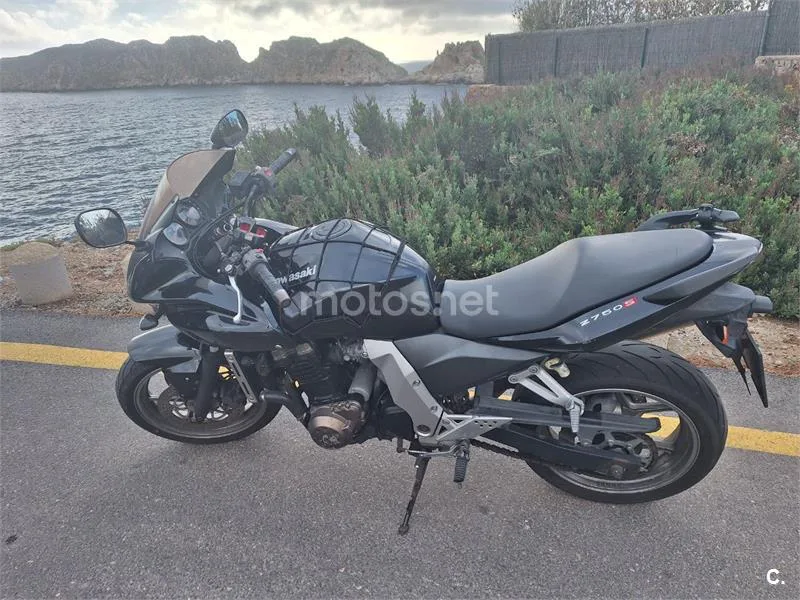 Kawasaki Z750 - Vista 7