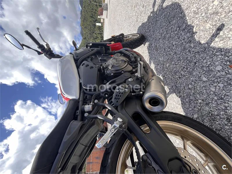 Yamaha XSR 700 – Vista 7
