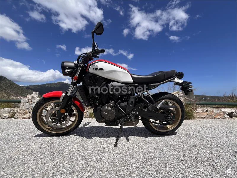 Yamaha XSR 700 – Vista 8