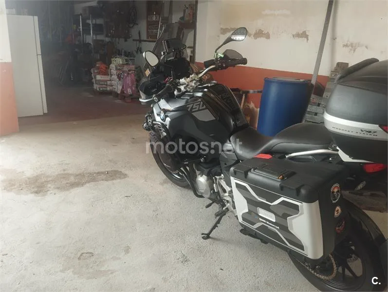 BMW F 750 – Vista 3