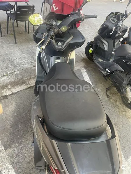 Kymco Grand Dink 300 – Vista 3