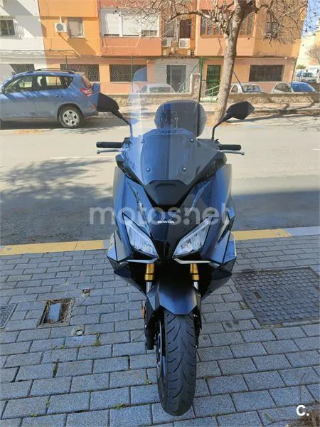 Honda Forza 750 – Vista 2