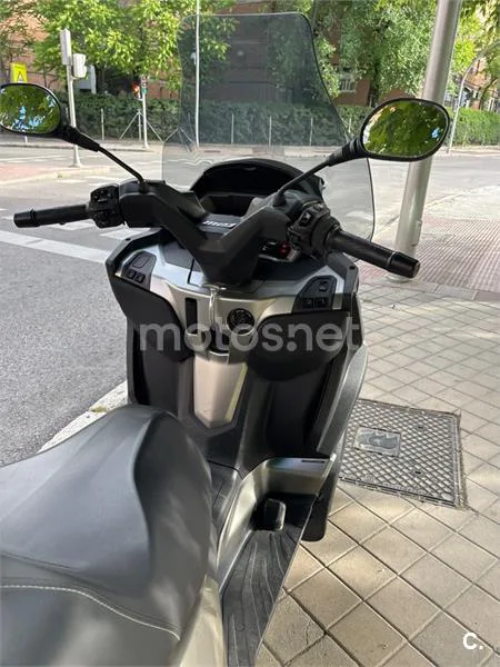 Piaggio MP3 400 – Vista 4