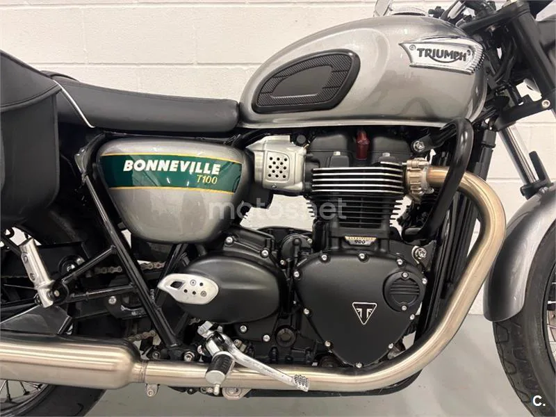 Triumph Bonneville T100 – Vista 14