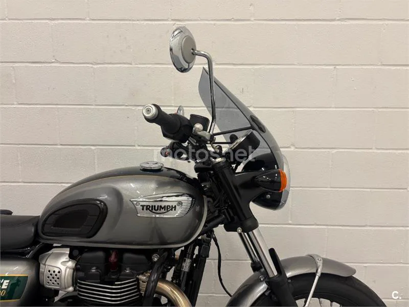 Triumph Bonneville T100 – Vista 16