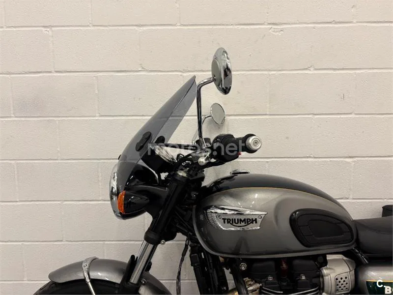 Triumph Bonneville T100 – Vista 17