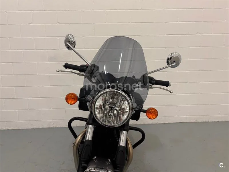 Triumph Bonneville T100 – Vista 18