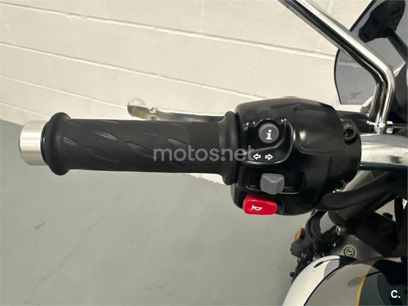 Triumph Bonneville T100 – Vista 20