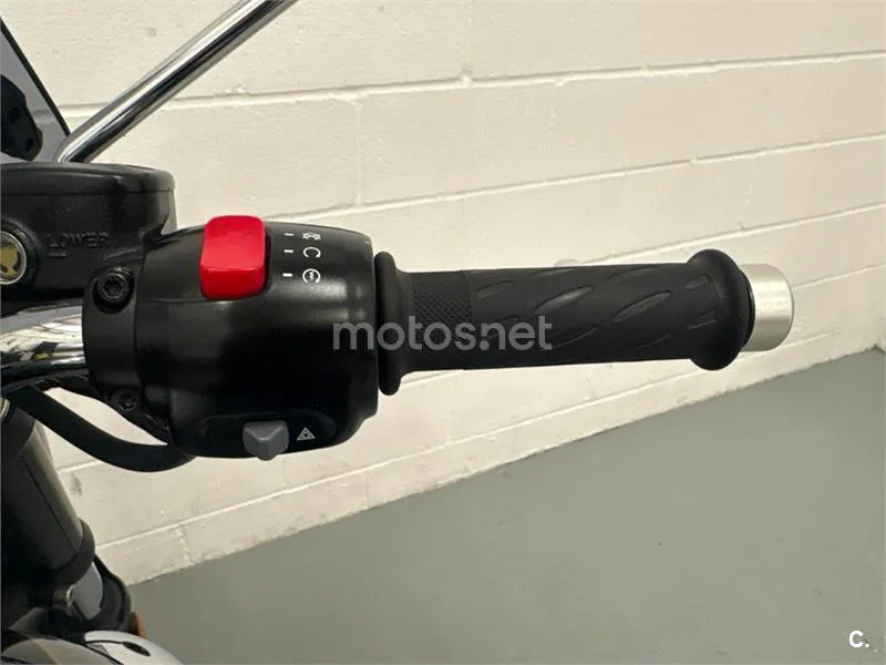 Triumph Bonneville T100 – Vista 21