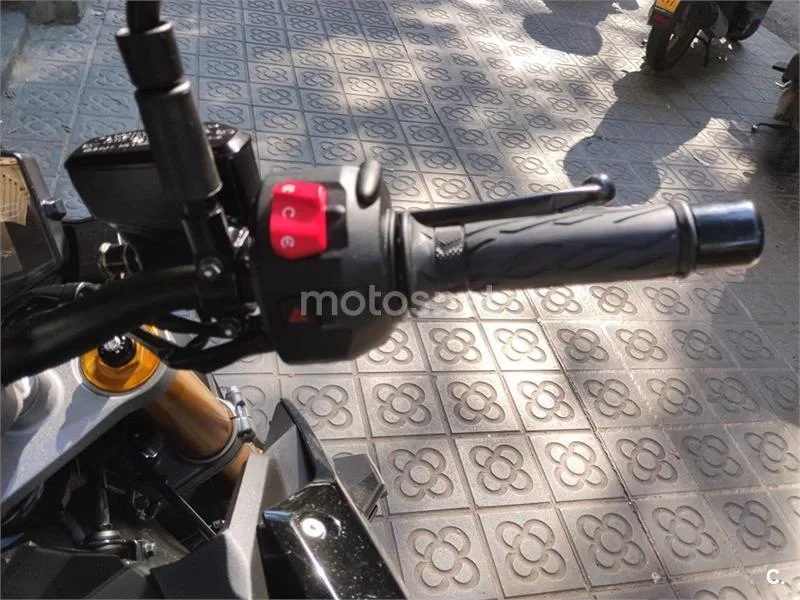 Suzuki GSX-S – Vista 15