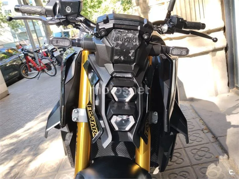 Suzuki GSX-S – Vista 16