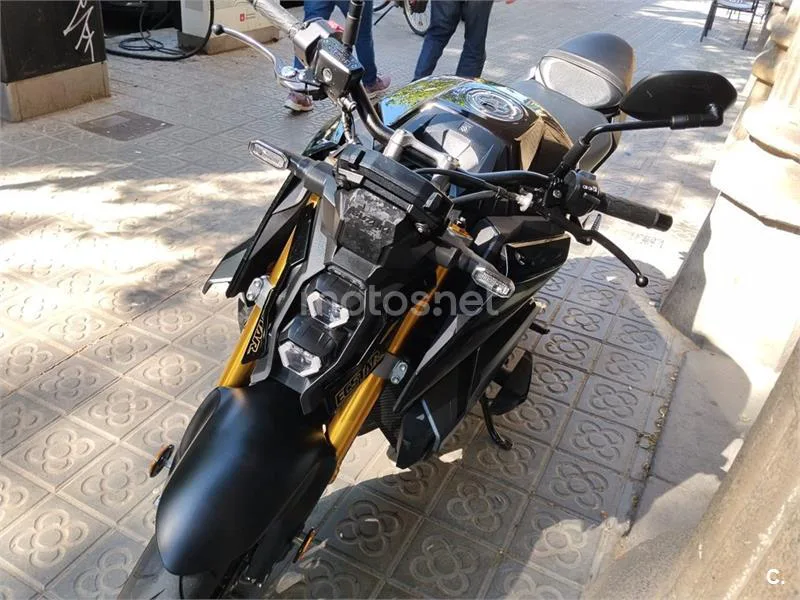 Suzuki GSX-S – Vista 8