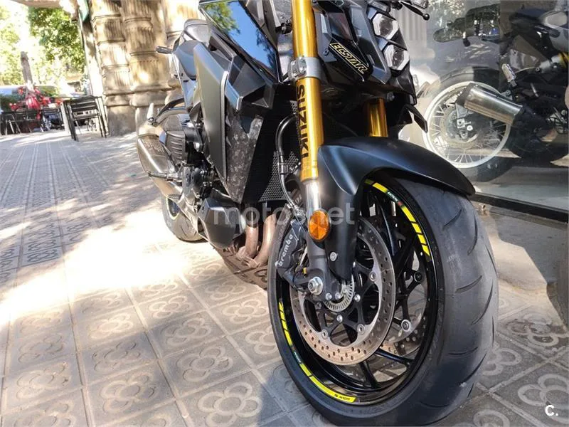 Suzuki GSX-S – Vista 9